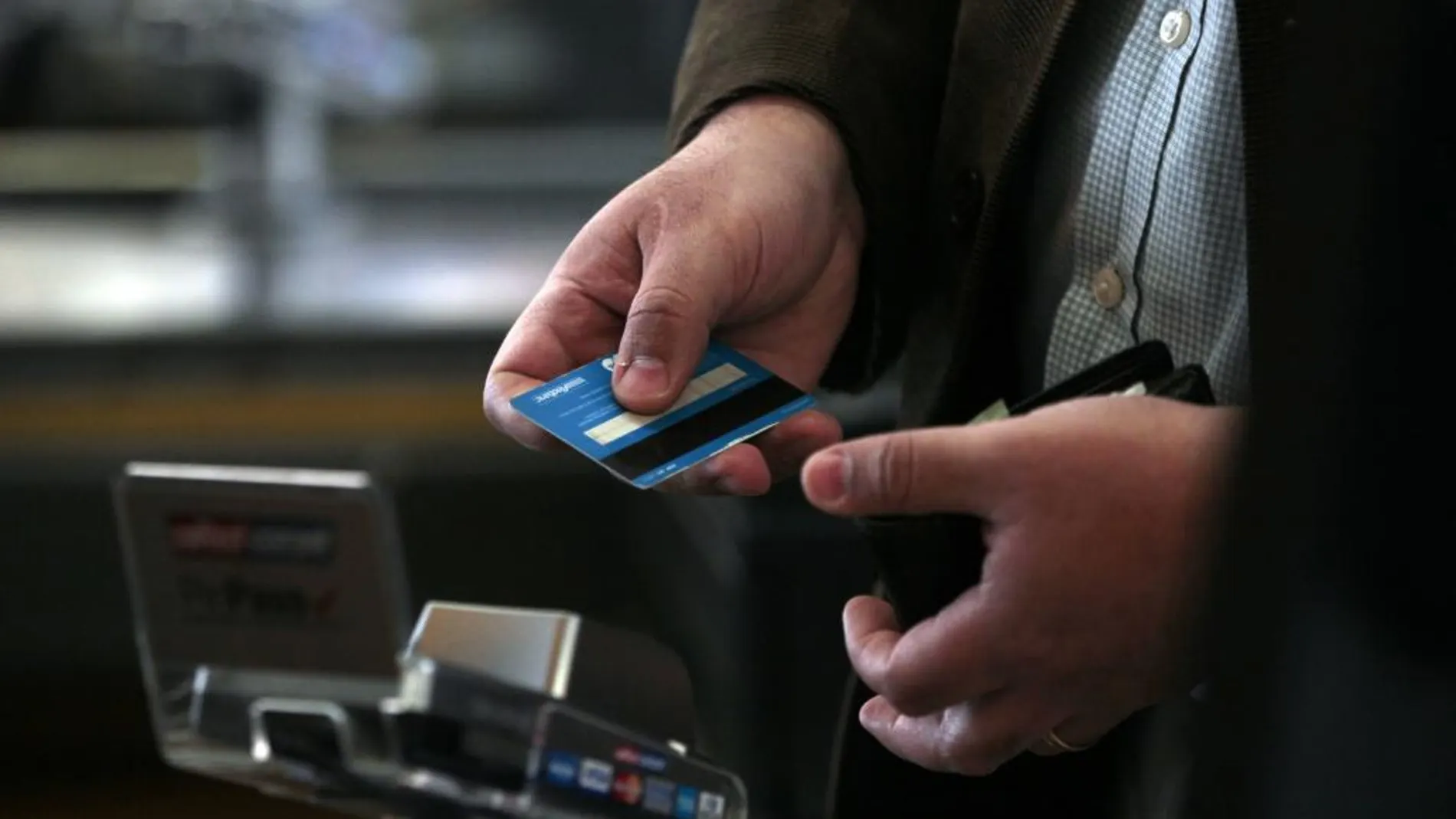 El Banco Sabadell adapta el uso de las TPV ante las nuevas realidades de cada negocio, como la ampliación del comercio electrónico o el comienzo de la actividad de entrega a domicilio