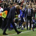 Zidane, yéndose a los vestuarios