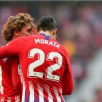 El delantero del Atlético de Madrid Álvaro Morata celebra con Griezmann su gol