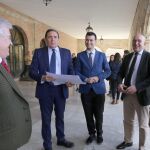 El consejero de Sanidad, Antonio Sáez Aguado, junto al alcalde de Medina de Rioseco, David Esteban; el presidente de la Diputación, Jesús Julio Carnero; y el gerente de Sacyl, Rafel López, entre otros
