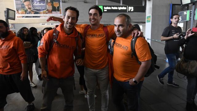 «Las manos en el mar de los que quieren ayudar»