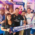 Peña madridista «Houston», peña «Sur de California» y Sergio («El Prat») con Florentino