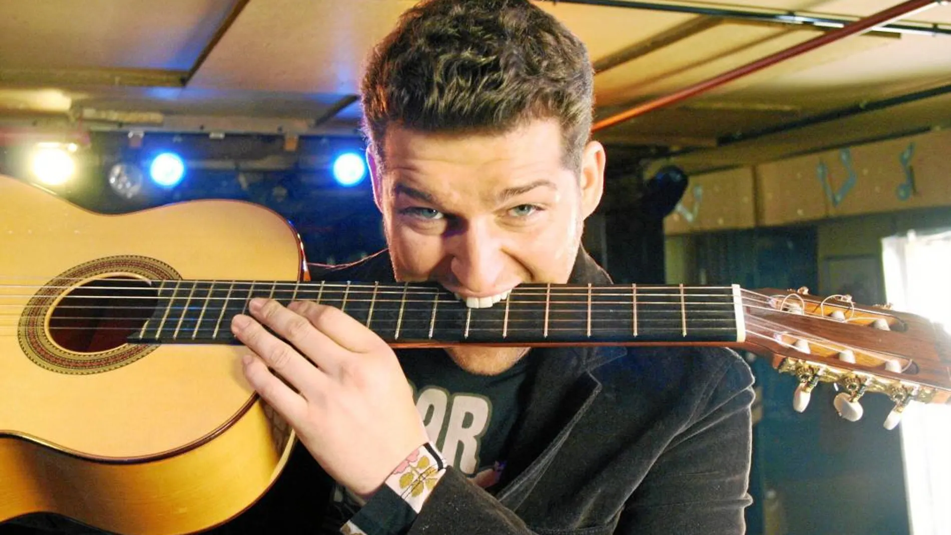 Manu Tenorio es uno de los compositores que viven de la música en televisión