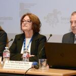 La presidenta de la Federación de Autismo de Castilla y León Simoa Palacios, atiende a los medios de comunicación junto al director general de Familia y Políticas Sociales, Pablo Rodríguez, y la concejala, Gema Conde.