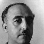 A VUELTAS CON EL CAUDILLO. Una imagen del General Francisco Franco de los años 30