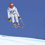 Espectacular imagen de Federica Brignone durante la combinada celebrada en Crans-Montana. AP