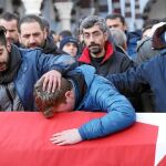 Los funerales por las víctimas de la sala Reina de Estambul congregaron a miles de turcos, que quisieron rendirles homenaje