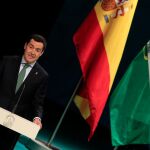 Juanma Moreno, durante su intervención el pasado Día de Andalucía en el Teatro de la Maestranza / Foto: Manuel Olmedo