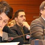 La ex diputada de la CUP Anna Gabriel, junto al ex presidente de la Generalitat Carles Puigdemont
