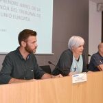 La alcaldesa de Badalona, Dolors Sabater, explicando ayer sus intenciones de cobrar el IBI a la Iglesia