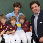Tiene tres hijos junto a su esposa, Hannah Buchan, que también es amante del polo