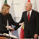 La presidenta Susana Díaz, junto al director del Consejo de transparencia andaluz, Manuel Medina