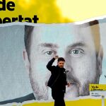 ERC volvió a pedir ayer en un mitin en Barcelona de Gabriel Rufián la libertad de Oriol Junqueras. Efe