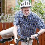 El líder laborista, Jeremy Corby, ayer, a la salida de su casa en Londres