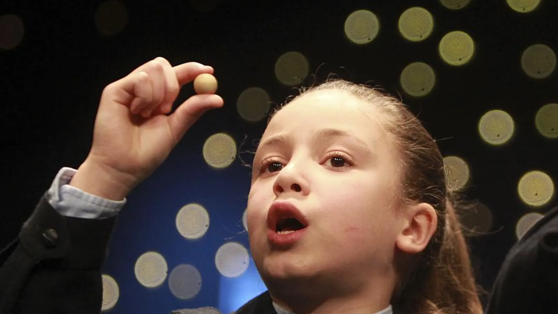 Aya canta el 00580, un quinto premio dotado con 60.000 euros a la serie