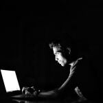 6 cosas ilegales que puedes encargar a un hacker: esto es lo que te costarán