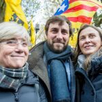 Los exconsellers Clara Ponsatí, Meritxell Serret y Toni Comín, en un acto en Bruselas