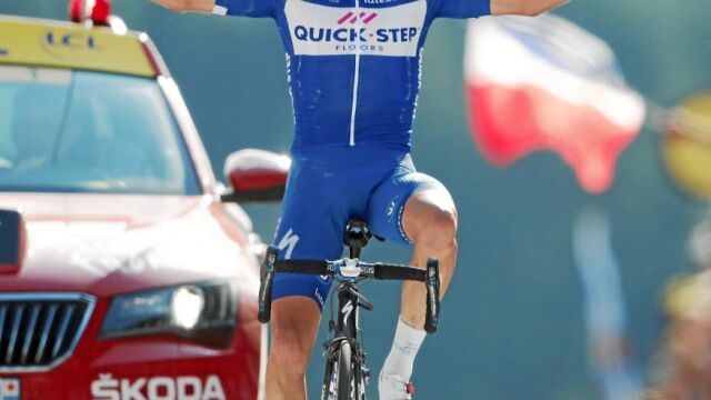 Julian Alaphilippe celebra su victoria de etapa ayer en Le Grand Bornand
