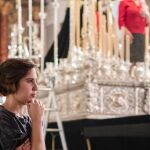 En la galería, la directora Marta Díaz de Lope Díaz durante el rodaje de «Mi querida cofradía»; Eduardo Noriega en «Nadie conoce a nadie»; el cartel de «Gracias a Dios»; e imagen de «Por la gracia de Dios»