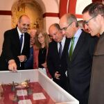 El presidente de la Diputación de Salamanca, Javier Iglesias, inaugura la exposición