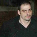 T.P.:B-29. Barcelona, 1/12/04.- El presunto violador T.P. (I), acusado de varios delitos, entre ellos los de intento de homicidio y agresión sexual, al que un error judicial dejó en libertad hace un mes, abandona la Audiencia de Barcelona tras su comparecencia. EFE/MG.