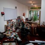 Lilian Tintori, esposa de Leopoldo López, recorre su casa este miércoles en Caracas (Venezuela)