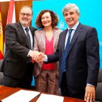 El consejero Fernando Rey junto a la alcaldesa de Ponferrada, Gloria Fernández Merayo, y el rector de la ULE, Juan Franscisco García Marín