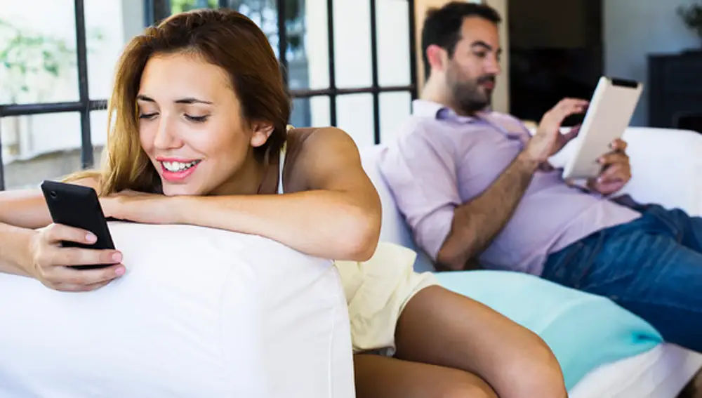 Así está perjudicando el móvil a tu relación de pareja