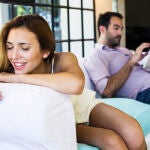Así está perjudicando el móvil a tu relación de pareja