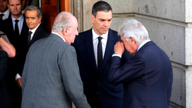 Felipe González, visiblemente afectado, llora la pérdida de su amigo Alfredo Pérez Rubalcaba / Foto: Cristina Bejarano