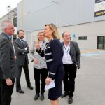Pilar del Olmo junto a José Antonio López Ramón y Cajal durante su visita a Renault