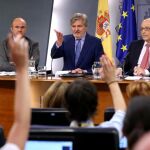 De Guindos, De la Serna y Montoro, tras un consejo de ministros.