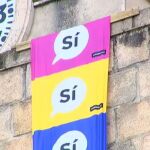 Plano de la pancarta independentista en el campanario.