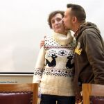 Teresa Romero y su marido, tras recibir el alta hospitalaria