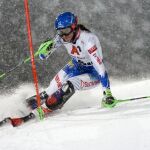 Petra Vlhova durante la prueba de slalom nocturno