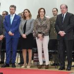 El presidente de Castilla y León, Juan Vicente Herrera; la presidenta de las Cortes regionales, Silvia Clemente; la delegada del Gobierno, Virginia Barcones; el alcalde de Burgos, Javier Lacalle; el delegado de Defensa, el coronel Vicente González; y el jefe superior de Policía, Jorge Zurita, en la reunión anual de los presidentes de los Tribunales Superiores de Justicia