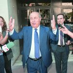 El ex alcalde de Granada José Torres Hurtado, ayer a su salida de los juzgados.