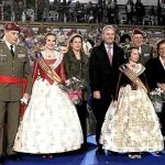 El presidente de la Generalitat, Alberto Fabra, asistió ayer al acto de conmemoración del XXV Aniversario de la creación de la Falla de las Fuerzas Armadas y Guardia Civil