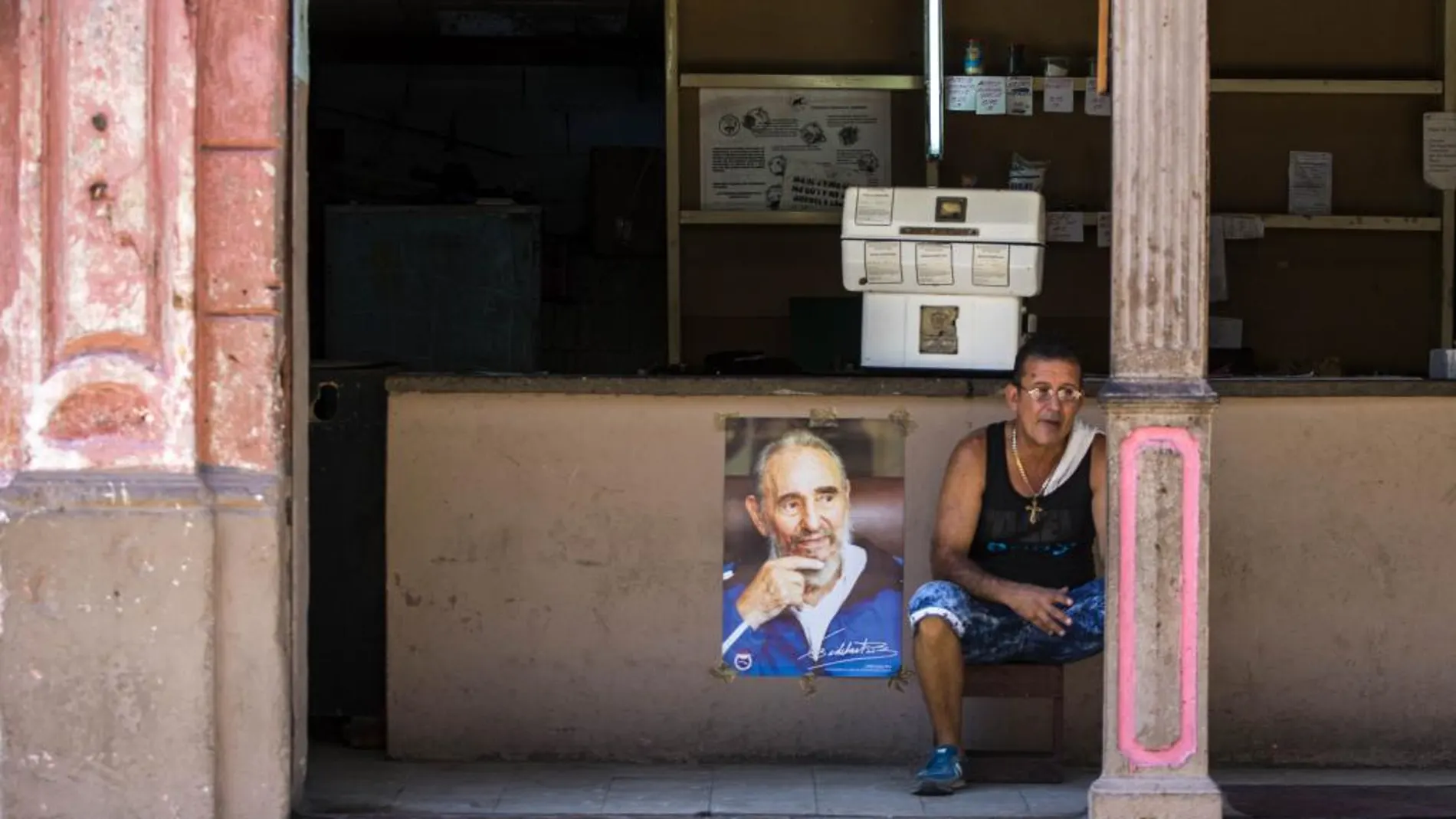 Las tiendas de La Habana decoradas con imágenes del dictador