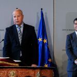El consejero de Educación, Javier Imbroda, en la toma de posesió de su cargo ante el presidente, Juanma Moreno / Foto: Manuel Olmedo