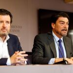 El presidente del PP de Alicante, José Císcar, compareció ayer junto al portavoz del PP en el Ayuntamiento de Alicante, Luis Barcala