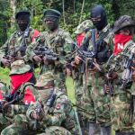 El ELN preparándose para disparar