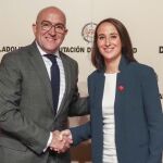 Jesús Julio Carnero y Pilar Vicente firman un acuerdo para aprobar el proyecto de los Presupuestos 2018
