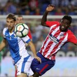 Brasanac (Leganes) disputa un balón con Thomas