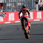 Marc Márquez celebra su victoria en Motegi