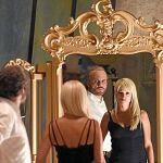 Edgar Ramírez, como Versace, y Penélope Cruz (Donatella), en una imagen de la producción