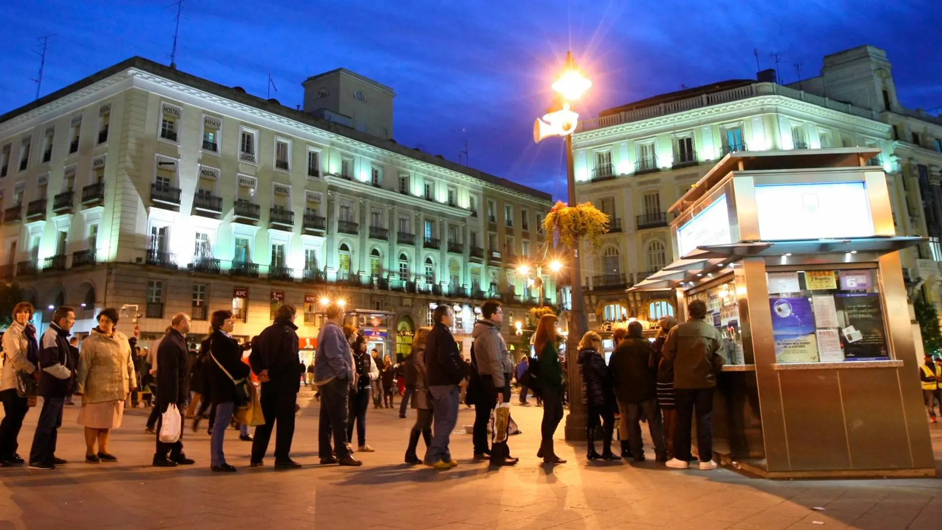 Cola para comprar lotería en Madrid | Foto: Jesús G. Feria
