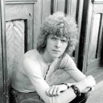 David Bowie, fotografiado en los 60, antes del glam y del Duque Blanco