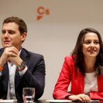 Ines Arrimadas junto a Albert Rivera, en la rueda de prensa para valorar su resultado en las elecciones catalanas