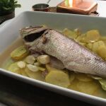 Pargo al horno con citronella y patatas